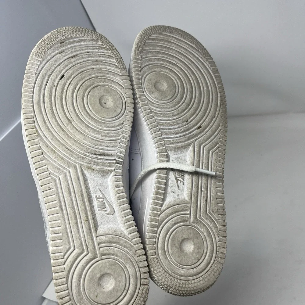 Nike Air Force 1 AF1 '07 Low Men's Triple White Sneakers Size 10.5 CW2288-111